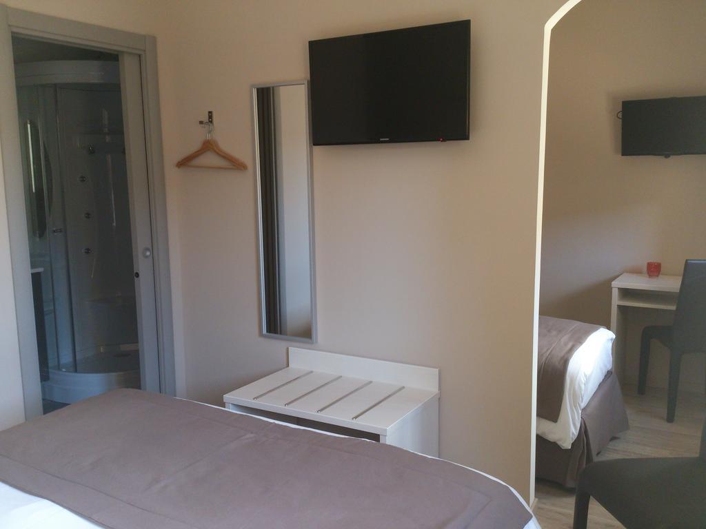 Hotel Les Petits Oreillers Saint-Martin-d'Ardeche Room photo